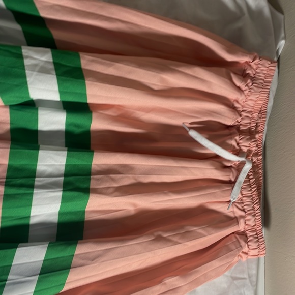 I'm selling mini blue, brown and pink skirts sizes between large and XL - Picture 3 of 5